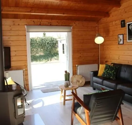 Fins Holiday House ארמלו